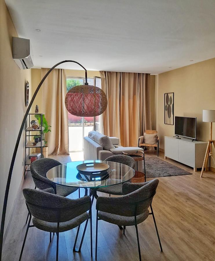 Flats 323 Apartment *